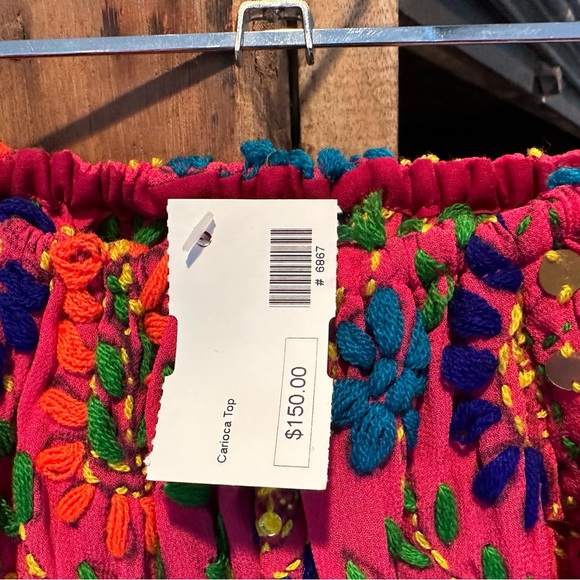 Fun vacation top! - Picture 2 of 2